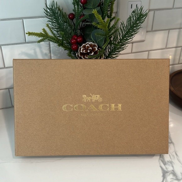 ⛄️🎄CUTE❤️ Coach wristlet Wallet - Picture 11 of 12